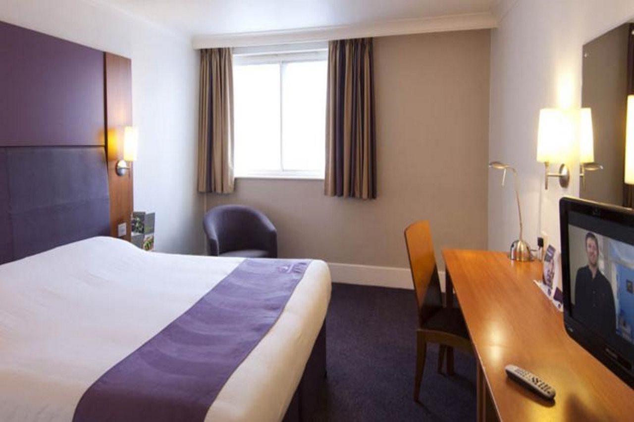 Premier Inn Glasgow Airport Paisley Exterior foto